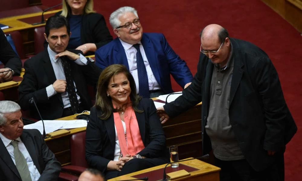 Μπακογιάννη: Καταλαβαίνω το φόβο για το εμβόλιο, κι εγώ όταν βλέπω κατσαρίδα φωνάζω «Ισίδωρε»
